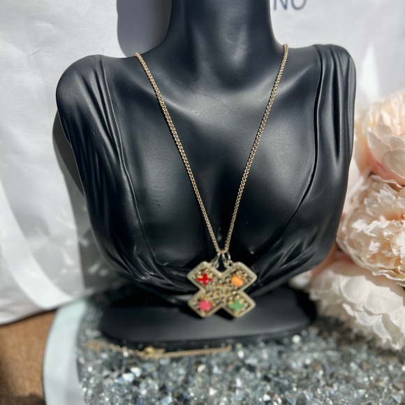 EUC VINTAGE CHANEL CHAIN PENDANT - Picture 8 of 8